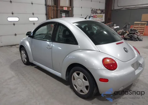 2000 Volkswagen New Beetle Gls z USA, uszkodzony, nr VIN 3VWCC21C6YM497750